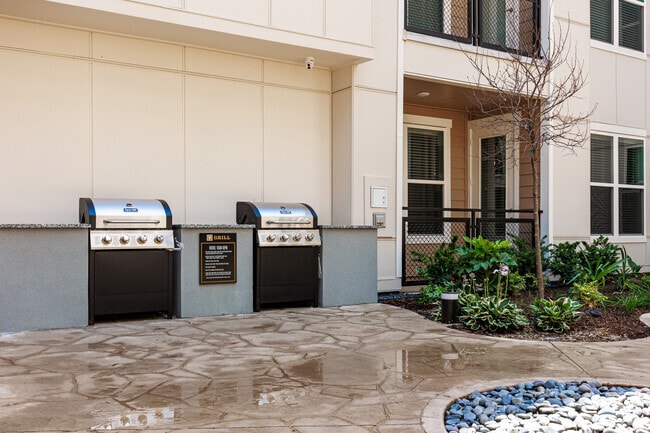 3 Courtyards with Outdoor Grilling