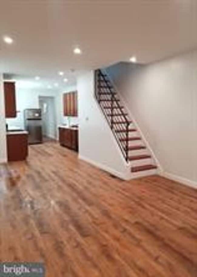 Photo - 3739 Midvale Ave