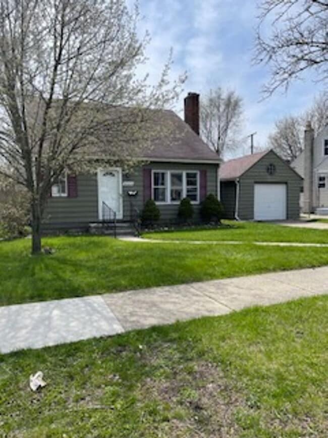 Photo - 3 bed 1 bath bungelow in Harper Woods with attached garage and basement