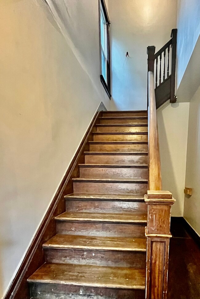 2016 Wabash St Unit Upstairs