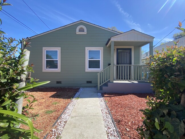 Building Photo - 1930 Marin St