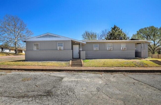 Building Photo - 62 Pershing Dr