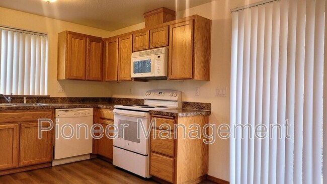 Photo - 499 Maylea Pl