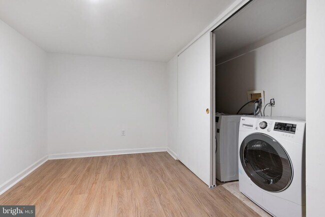 Photo - 1830 Montrose St