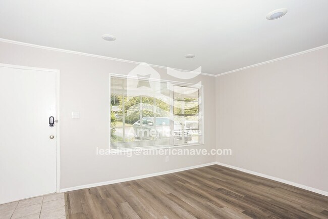 Photo - 731 Morton Ave NE