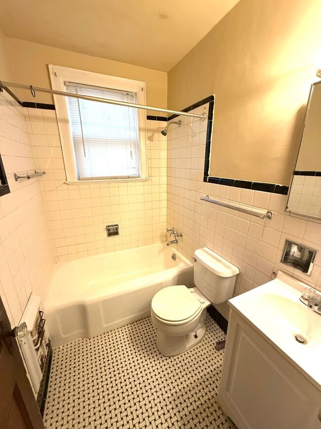 Photo - ** 3 bed 2 bath located in Capital Heights...
