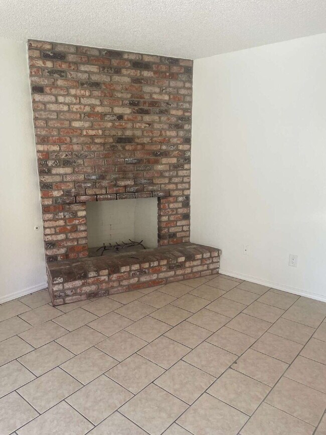 Move in Special! "$200 of 1st months rent"  Cozy 2 Bedroom Apartment in N Merced