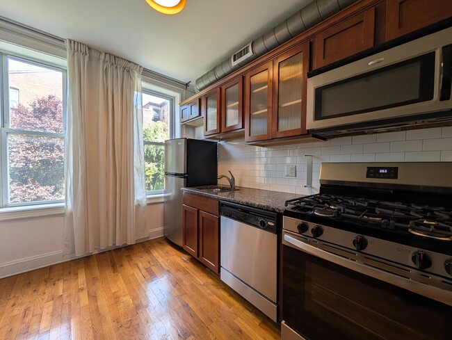 Photo - 208 6th St Unit 2R