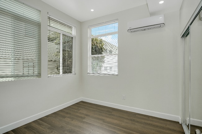 Photo - 3718-3726 First Ave. Unidad 3720