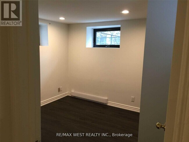 Photo - 152 Dowling Ave Unit 4