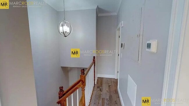 Photo - 170 Paris St