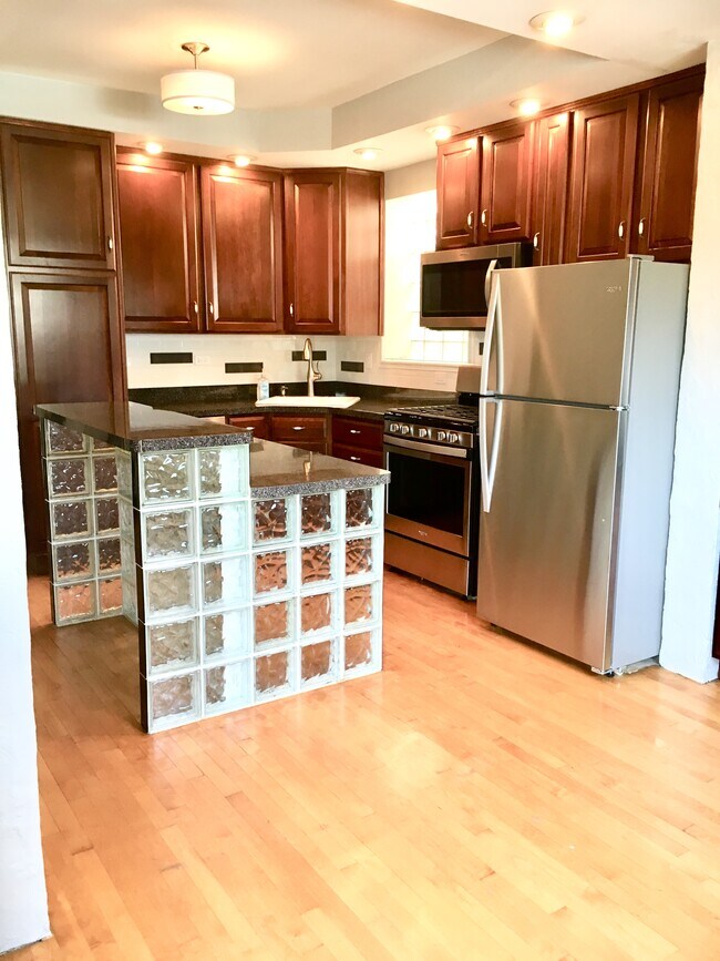 Kitchen - 2622 W Argyle St Unit Sunny 2nd Floor