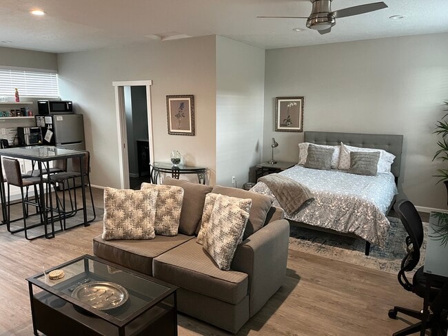 Photo - 241 E 36th St