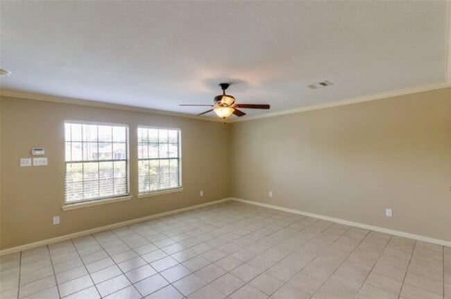 Living room - 521 E House St Unit A