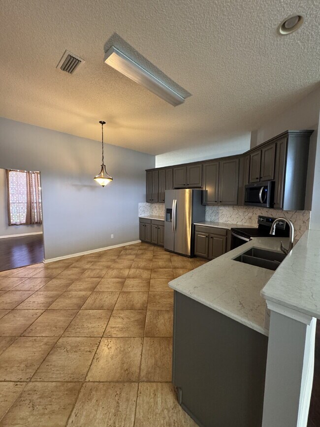 Photo - 4 bedroom 2 bath home with large fenced in...