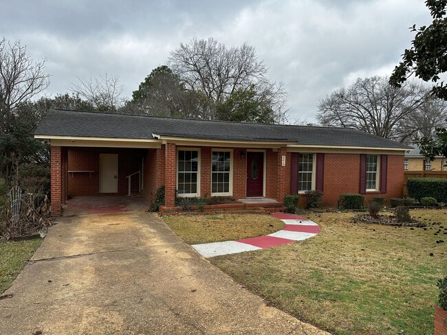 Charming 3-Bedroom Brick Home in a Quiet C... - Charming 3-Bedroom Brick Home in a Quiet C...