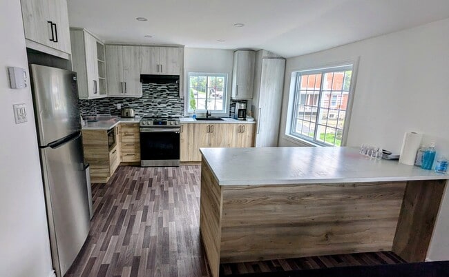 Building Photo - 449 Rue Cherrier Unit 451 Cherrier H9C 1G3