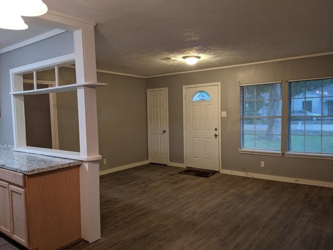 Photo - 6831 St Augustine St