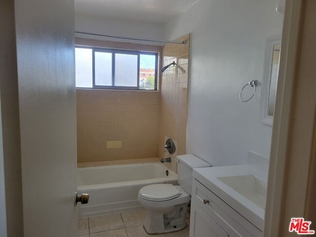 Photo - 320 S Hobart Blvd Unit 8