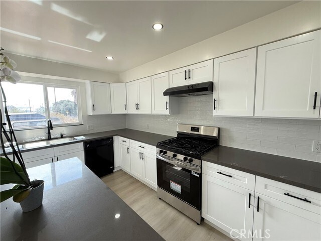 564 W MacArthur Ave Unit 3