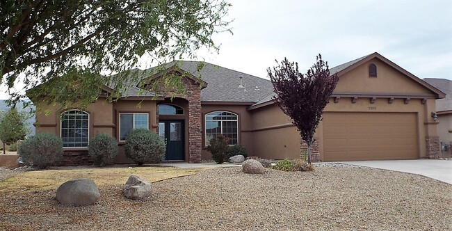 Large family home in the Silverado Subdivi... - Large family home in the Silverado Subdivi...