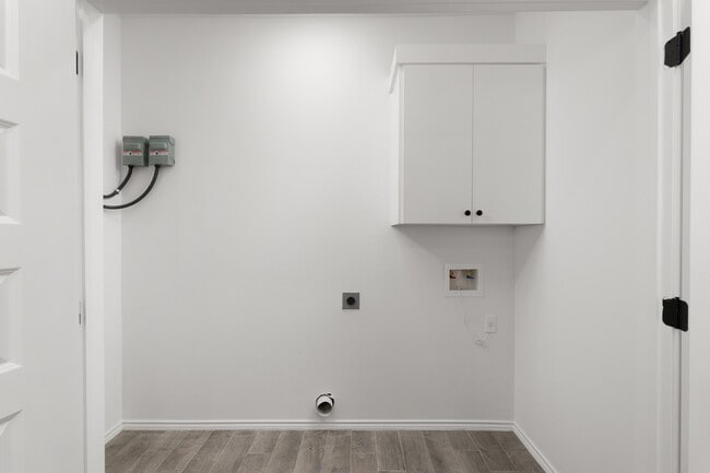 405 Lion's Villa AV