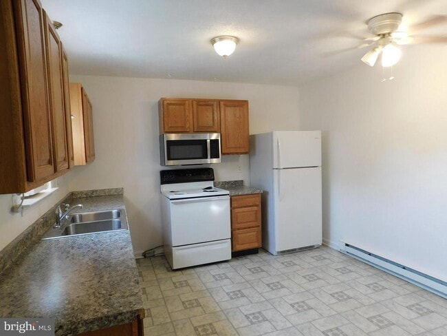 Photo - 230 Waterford Ln