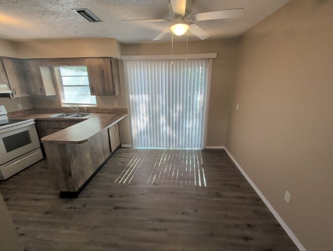2372 S Sandburg Pt Unit 2372 Sandburg