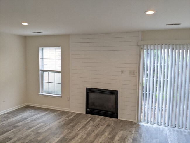 Photo - Completely Renovated Townhouse in convenie...