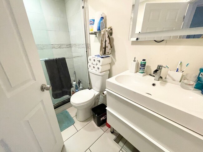 Photo - Beautiful 6 Bed Condo Style Apartment Available 9/1/26