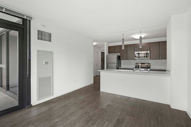 Photo - 161 W Superior St