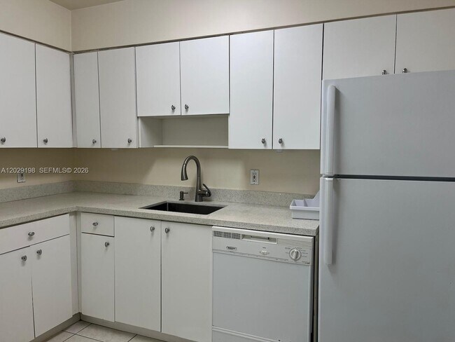 Photo - 5161 Collins Ave Unit 909