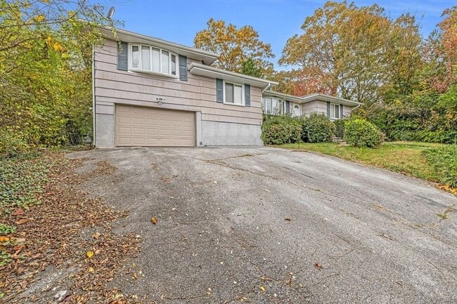 Photo - Large 4 Bedroom 2 Bathroom House for Rent