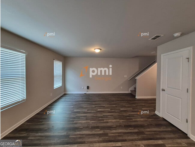 Photo - 255 Hawthorn Trail