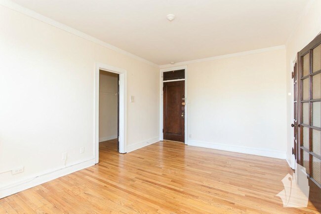 4631 N Paulina St Unit 101