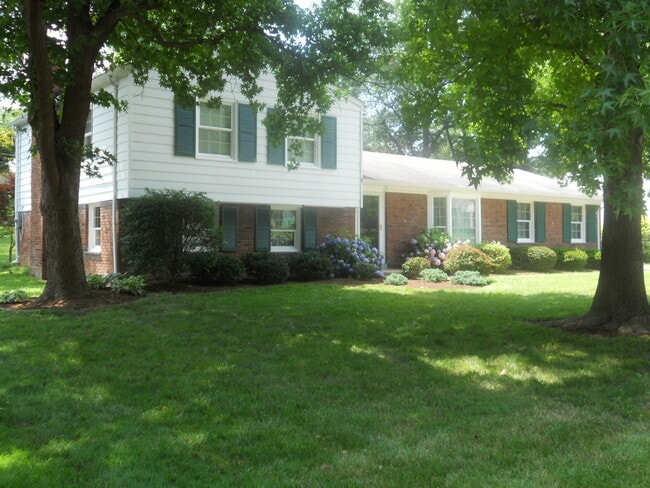 Building Photo - 329 Nantucket Dr Rental
