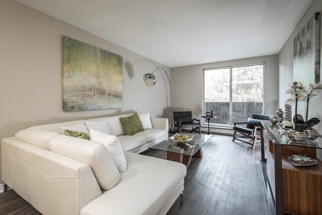 Photo - Riverside Towers