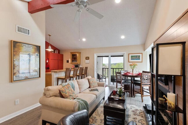 Building Photo - 1200 Hollow Creek Dr Rental