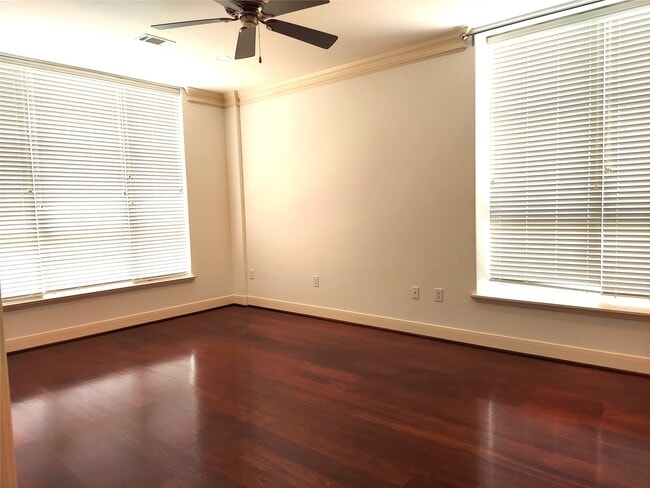 Building Photo - 1419 Montrose Blvd Unit 601