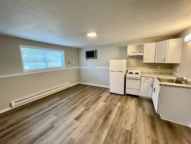 Photo - Beautifully Remodeled 1-Bedroom! Unit C5
