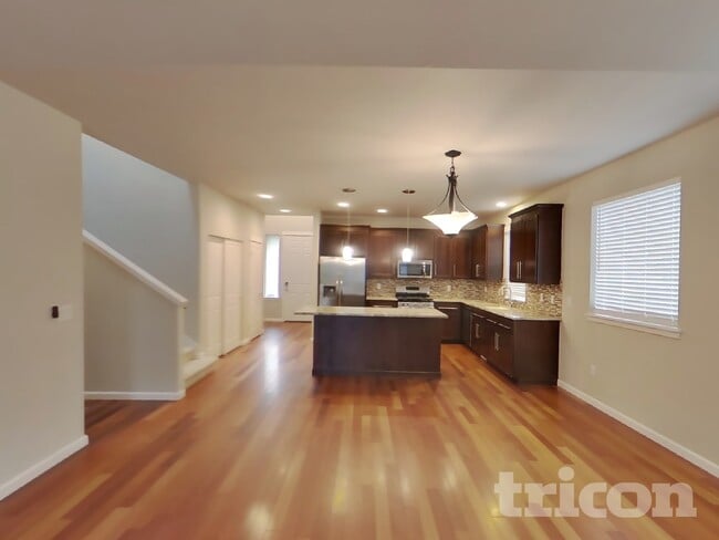 Photo - 3715 Santis Loop SE