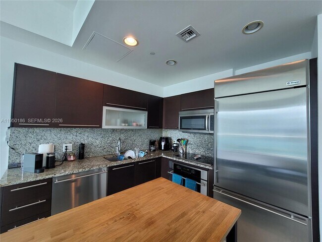 Photo - 950 Brickell Bay Dr