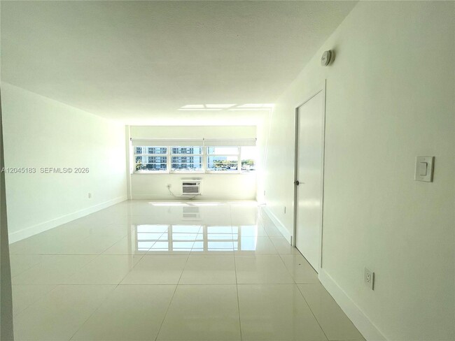 Photo - 220 Kings Point Dr Unit 502