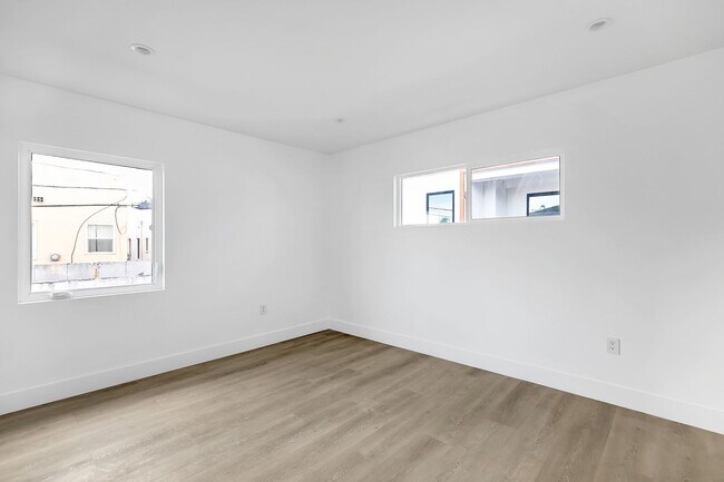 5606 Lexington Ave