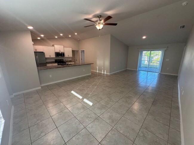 4 Bedroom 2 bathroom NW Cape Coral Home- T... - 4 Bedroom 2 bathroom NW Cape Coral Home- T...