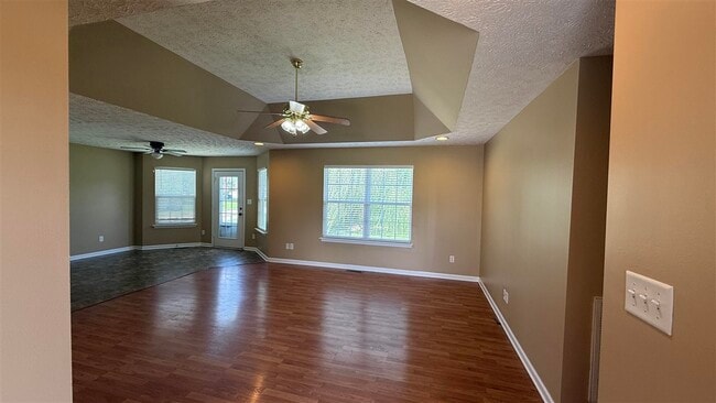 Photo - 403 Cedar Hollow Dr