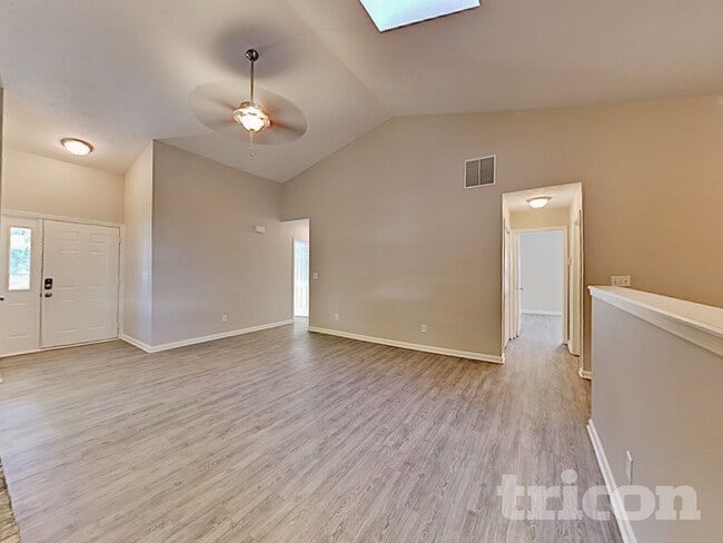 Photo - 512 Polaris Dr