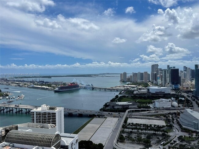 Building Photo - 1750 N Bayshore Dr Unit 5614 Rental