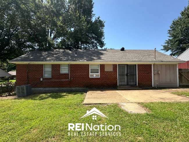 Move-In Ready 4 Bedroom Rental in 38134 - Hardwood Floors & Open Kitchen