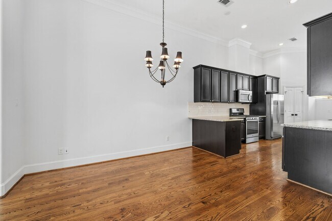 Photo - 617 W 24th St